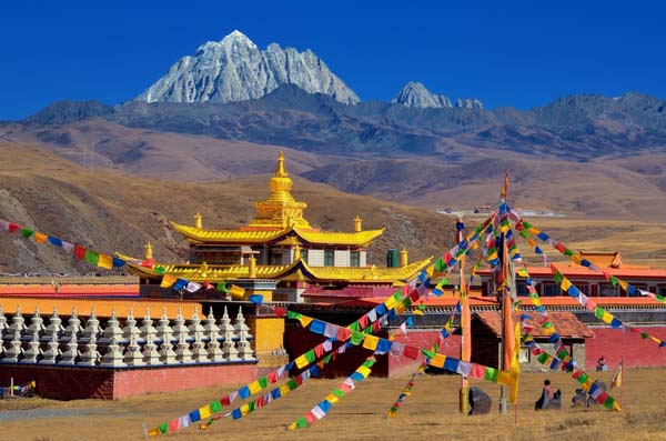 成都、丹巴、色達、德格、共和、西寧青海湖13日游