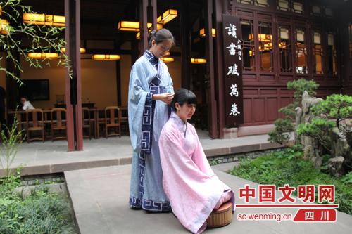 成都杜甫草堂舉行傳統&ldquo;成人禮&rdquo;