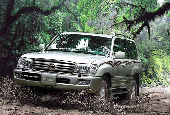 越野車&mdash;豐田陸地巡洋艦V8